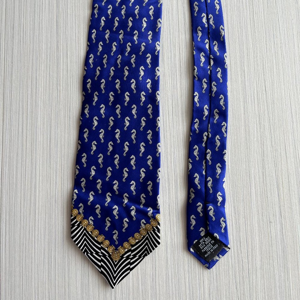 Seahorse tie